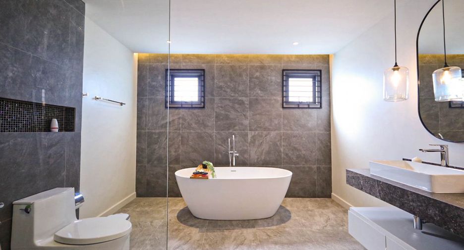 For sale 5 bedrooms villa in Bang Lamung, Chonburi