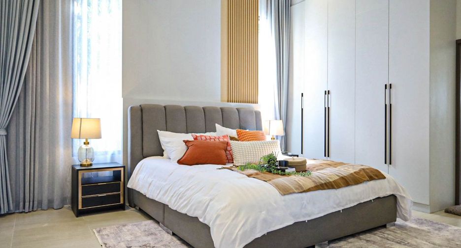 For sale 5 bedrooms villa in Bang Lamung, Chonburi