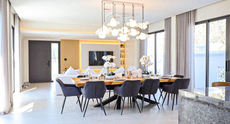 For sale 5 bedrooms villa in Bang Lamung, Chonburi