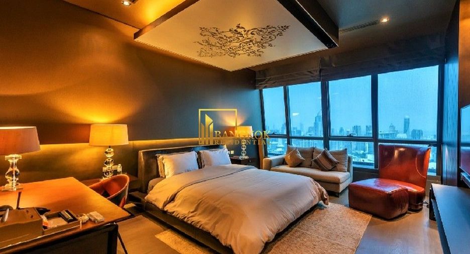 For sale 3 bedrooms condo in Khlong Toei, Bangkok