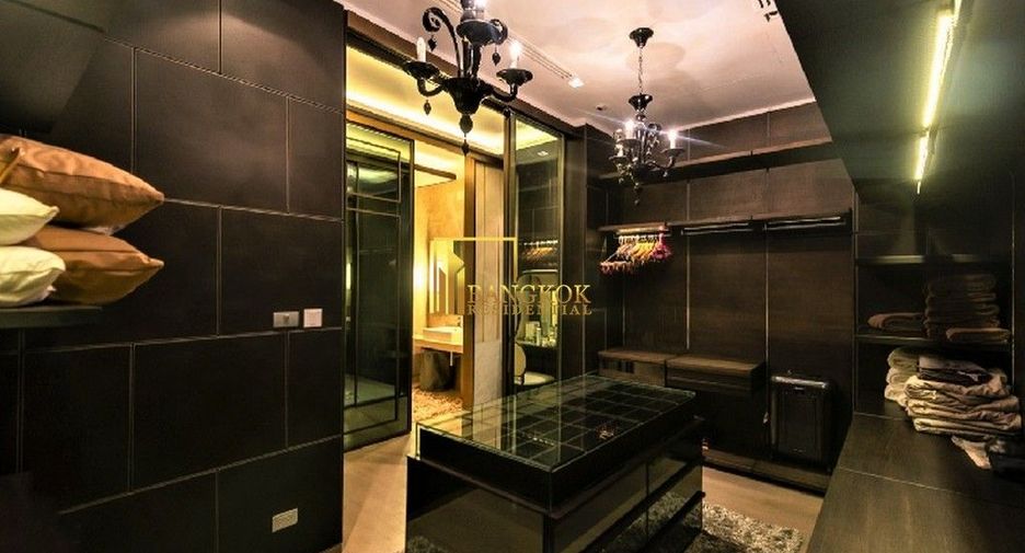 For sale 3 bedrooms condo in Khlong Toei, Bangkok