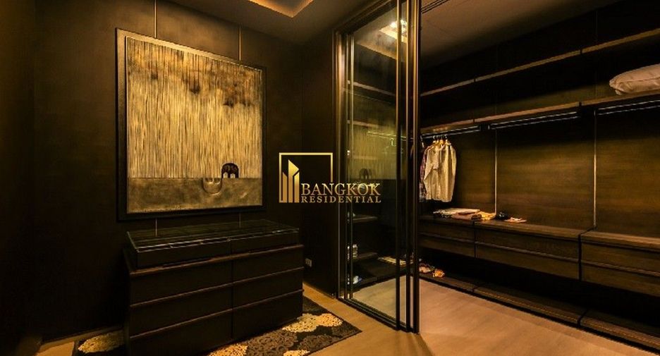 For sale 3 bedrooms condo in Khlong Toei, Bangkok