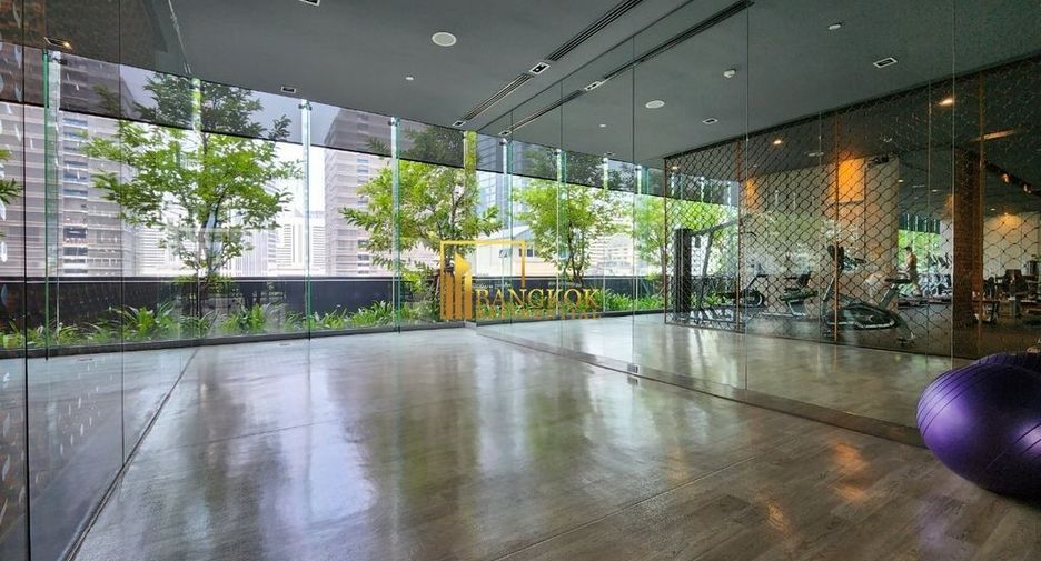 For sale 3 bedrooms condo in Khlong Toei, Bangkok