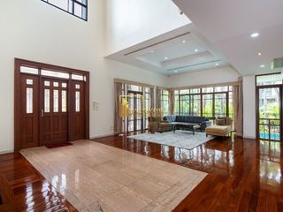 À louer et à vendre 4 chambres maison à Watthana, Bangkok