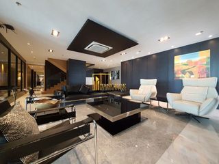 Condo en alquiler y en venta de 4 habitaciones en Watthana, Bangkok