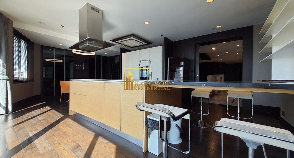 Condo en alquiler y en venta de 4 habitaciones en Watthana, Bangkok