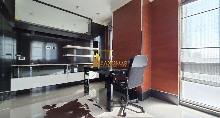 Condo en alquiler y en venta de 4 habitaciones en Watthana, Bangkok