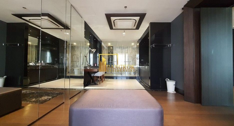 Condo en alquiler y en venta de 4 habitaciones en Watthana, Bangkok