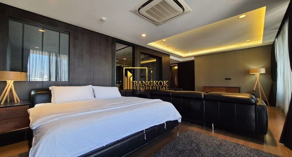 Condo en alquiler y en venta de 4 habitaciones en Watthana, Bangkok