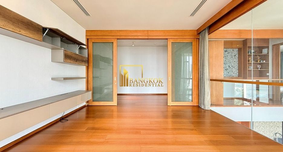 For rent 3 bedrooms condo in Sathon, Bangkok