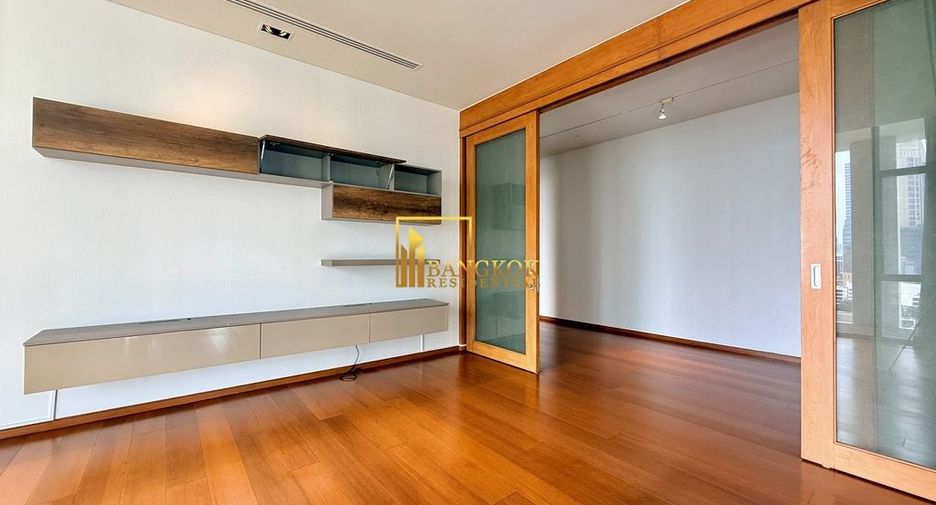 For rent 3 bedrooms condo in Sathon, Bangkok