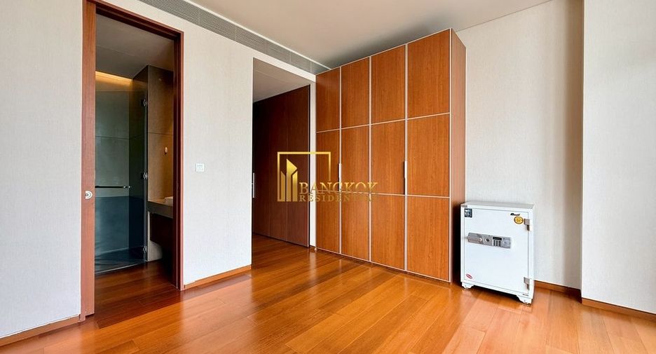 For rent 3 bedrooms condo in Sathon, Bangkok