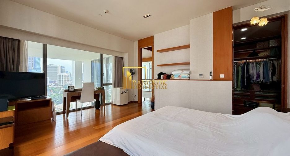For rent 3 bedrooms condo in Sathon, Bangkok