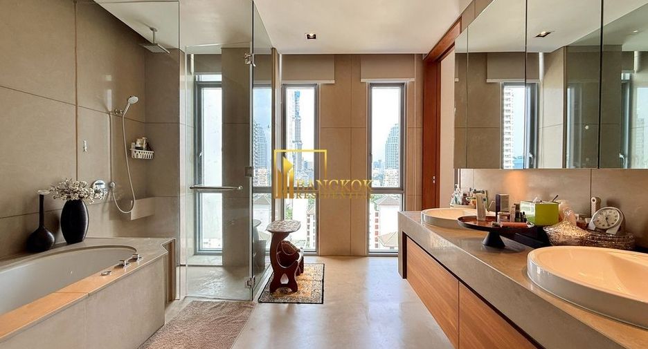 For rent 3 bedrooms condo in Sathon, Bangkok