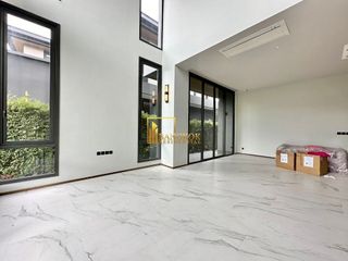 Haus zur Miete und zum Kauf mit 4 Zimmer in Suan Luang, Bangkok