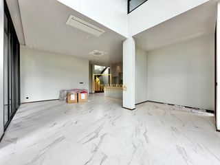 Haus zur Miete und zum Kauf mit 4 Zimmer in Suan Luang, Bangkok