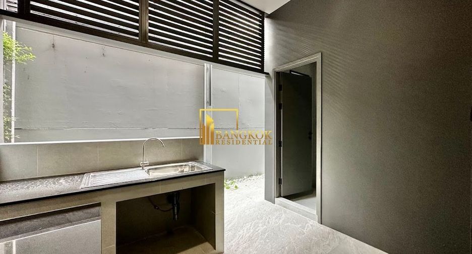 Haus zur Miete und zum Kauf mit 4 Zimmer in Suan Luang, Bangkok