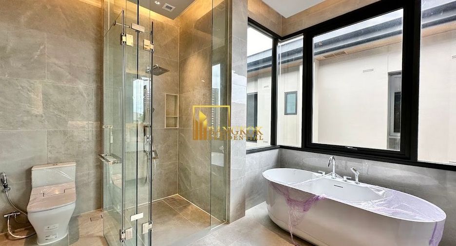 Haus zur Miete und zum Kauf mit 4 Zimmer in Suan Luang, Bangkok