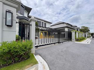 For rent and for sale 5 bedrooms house in Bang Kapi, Bangkok