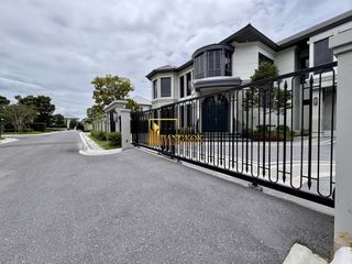 For rent and for sale 5 bedrooms house in Bang Kapi, Bangkok