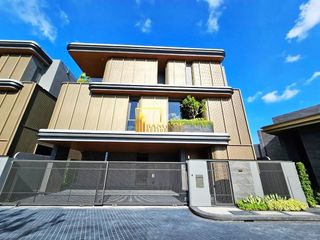 For rent and for sale 5 bedrooms house in Wang Thonglang, Bangkok