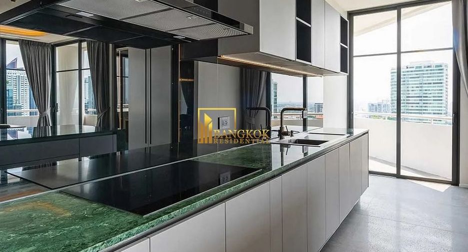 For sale 4 ベッドルーム condo in Watthana, Bangkok