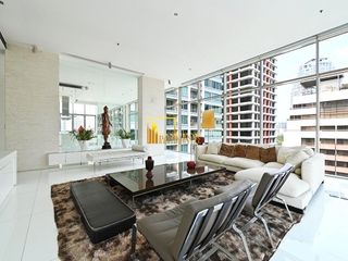 Condo en venta de 3 habitaciones en Sathon, Bangkok