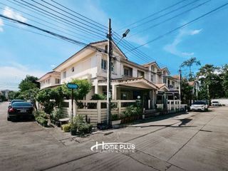 À vendre 4 chambres maison de ville à Phasi Charoen, Bangkok