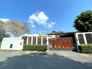 Haus zur Miete und zum Kauf mit 5 Zimmer in Suan Luang, Bangkok