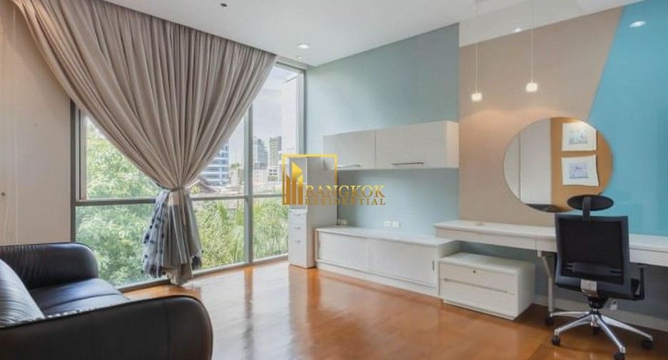 For sale 3 bedrooms condo in Khlong Toei, Bangkok