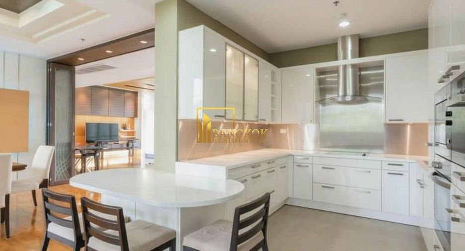 For sale 3 bedrooms condo in Khlong Toei, Bangkok