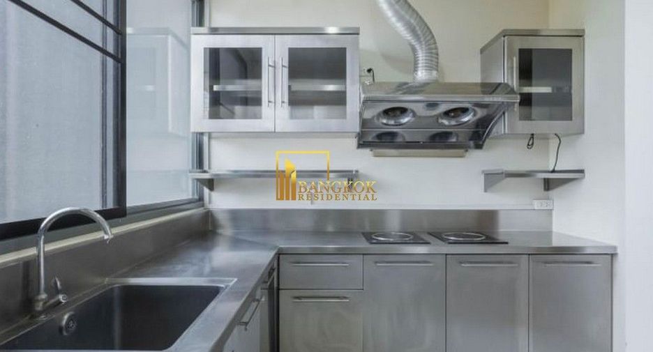 For sale 3 bedrooms condo in Khlong Toei, Bangkok