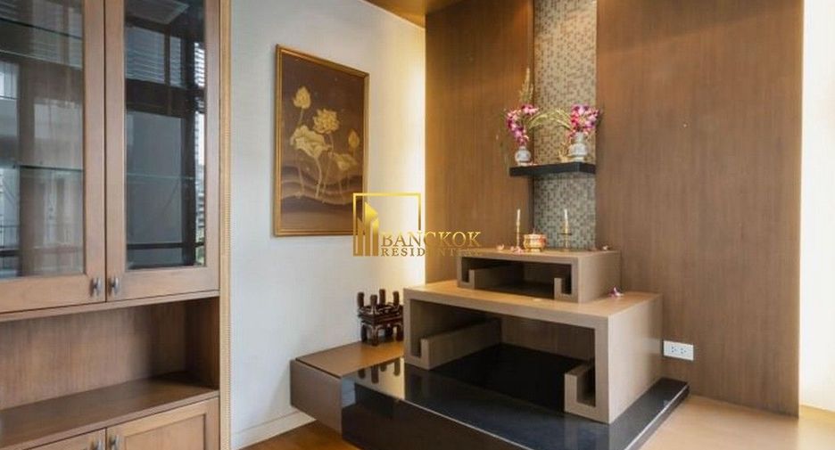 For sale 3 bedrooms condo in Khlong Toei, Bangkok