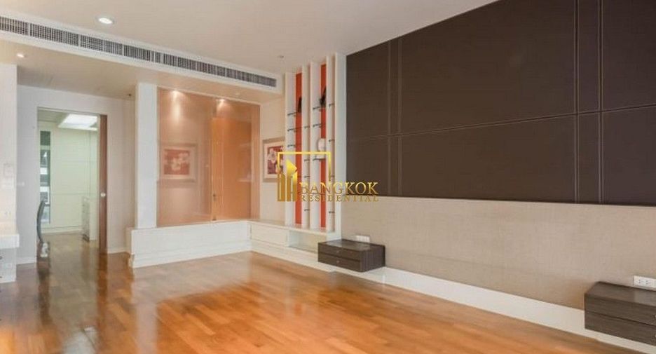 For sale 3 bedrooms condo in Khlong Toei, Bangkok