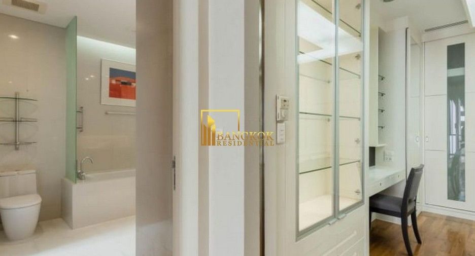 For sale 3 bedrooms condo in Khlong Toei, Bangkok