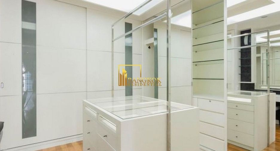 For sale 3 bedrooms condo in Khlong Toei, Bangkok