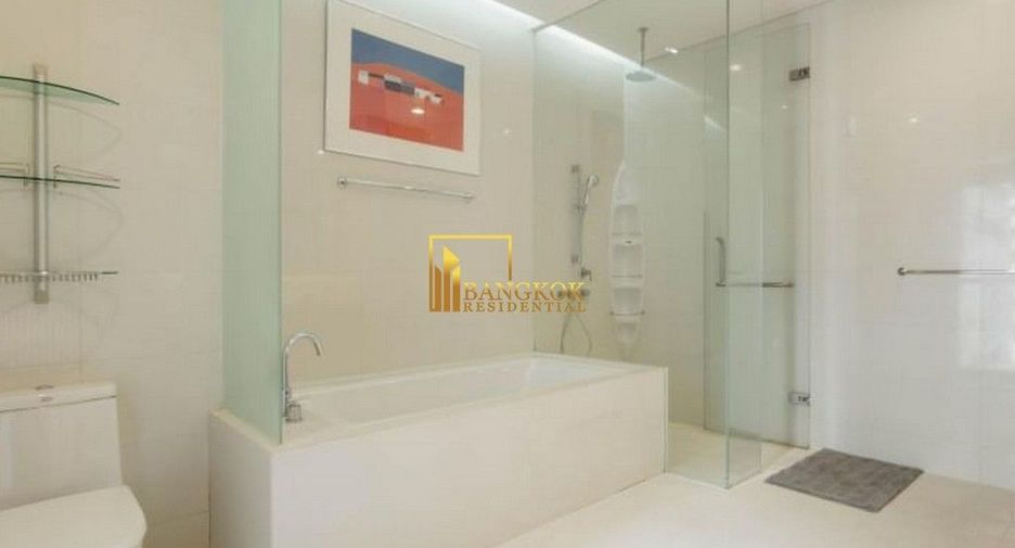 For sale 3 bedrooms condo in Khlong Toei, Bangkok