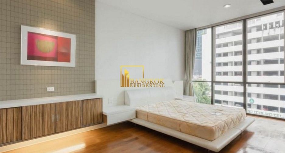 For sale 3 bedrooms condo in Khlong Toei, Bangkok