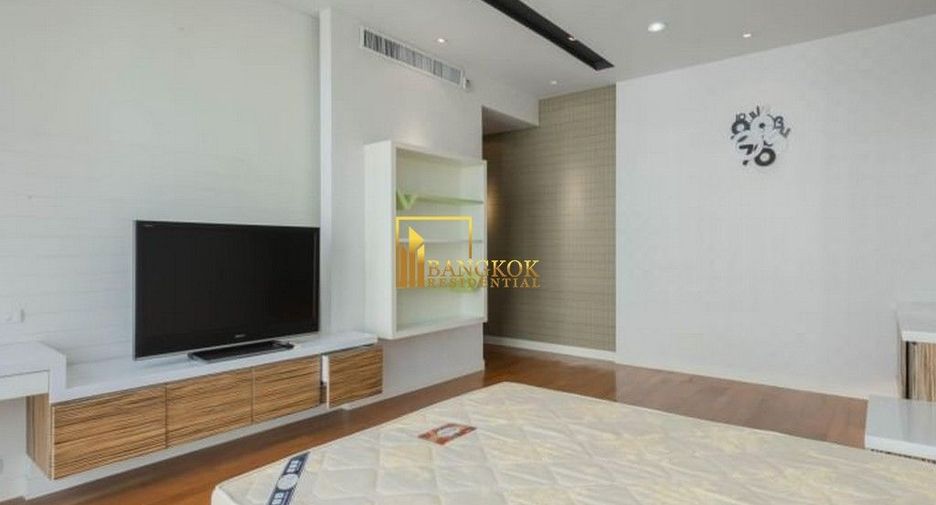 For sale 3 bedrooms condo in Khlong Toei, Bangkok