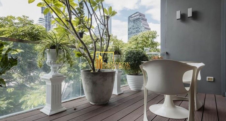 For sale 3 bedrooms condo in Khlong Toei, Bangkok