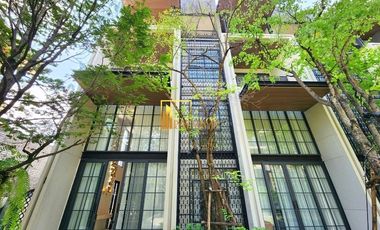 À louer et à vendre 4 chambres maison à Watthana, Bangkok