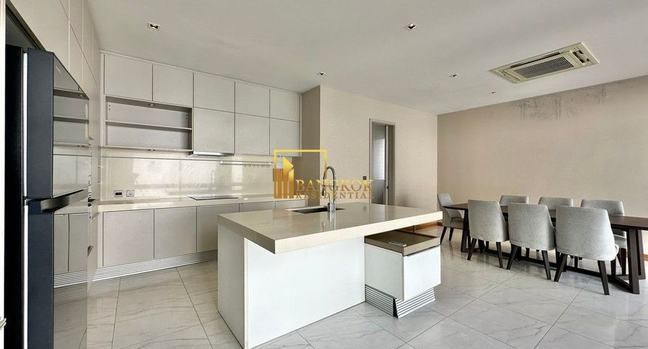 Casa en alquiler y en venta de 5 habitaciones en Huai Khwang, Bangkok