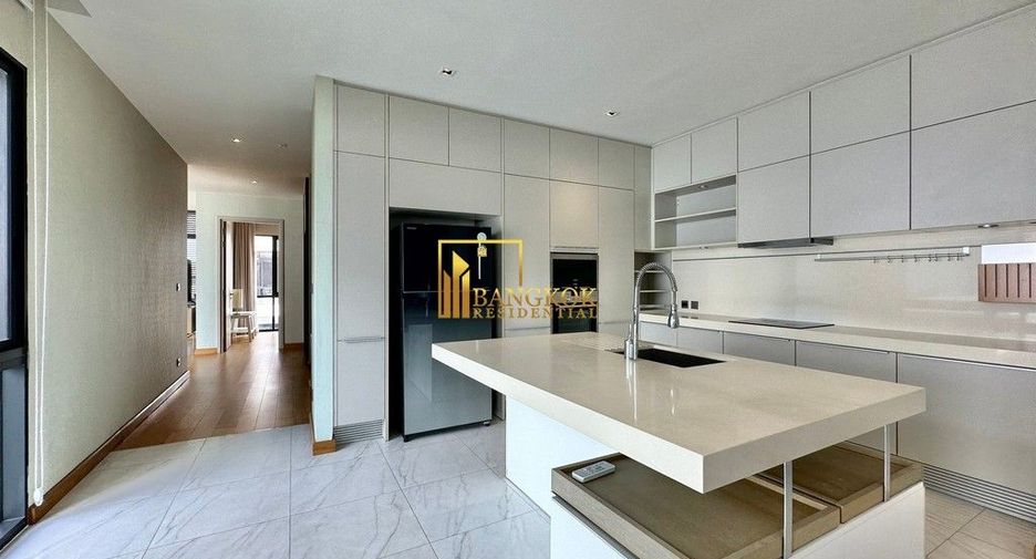 Casa en alquiler y en venta de 5 habitaciones en Huai Khwang, Bangkok
