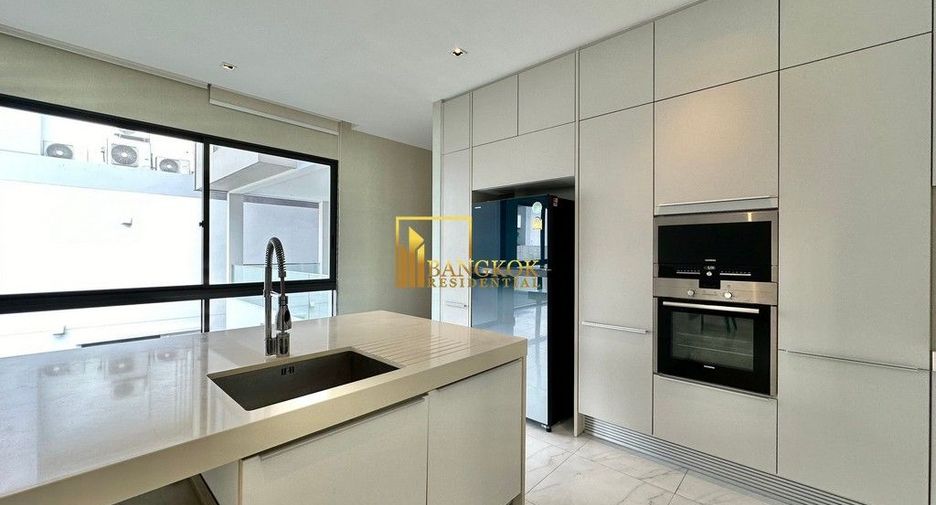 Casa en alquiler y en venta de 5 habitaciones en Huai Khwang, Bangkok