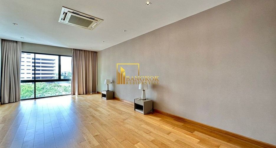 Casa en alquiler y en venta de 5 habitaciones en Huai Khwang, Bangkok