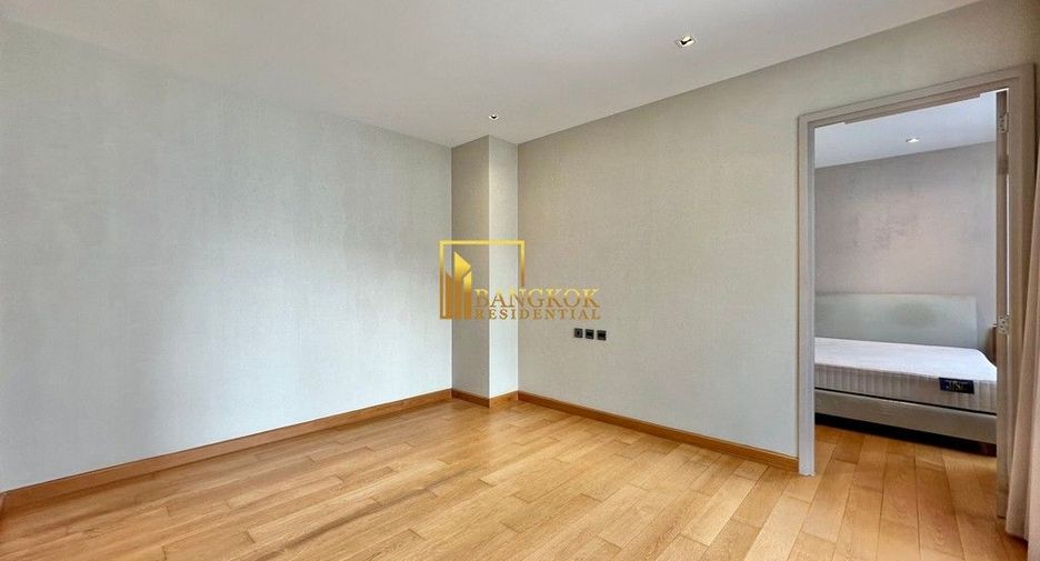 Casa en alquiler y en venta de 5 habitaciones en Huai Khwang, Bangkok