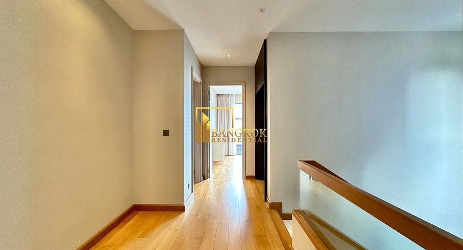 Casa en alquiler y en venta de 5 habitaciones en Huai Khwang, Bangkok