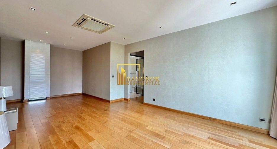 Casa en alquiler y en venta de 5 habitaciones en Huai Khwang, Bangkok