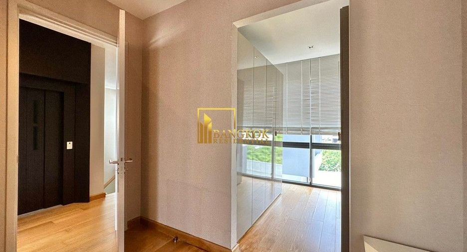 Casa en alquiler y en venta de 5 habitaciones en Huai Khwang, Bangkok