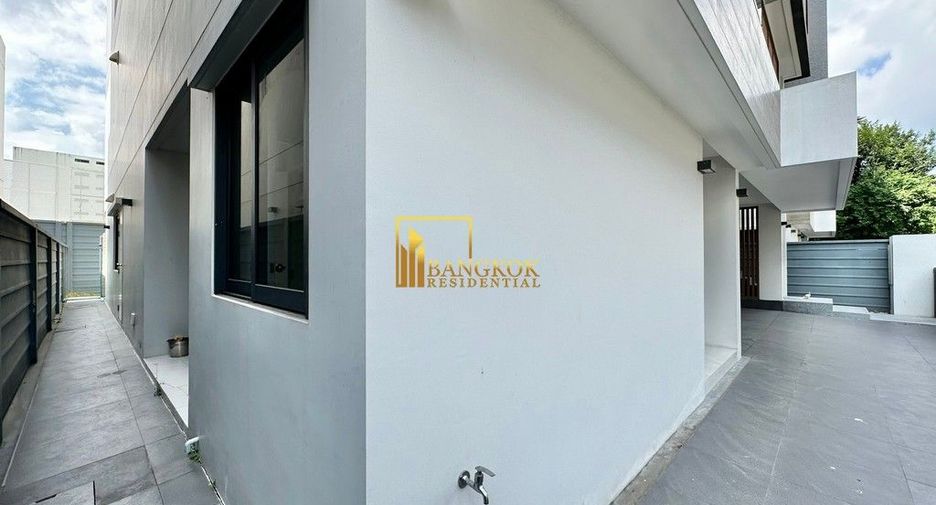Casa en alquiler y en venta de 5 habitaciones en Huai Khwang, Bangkok